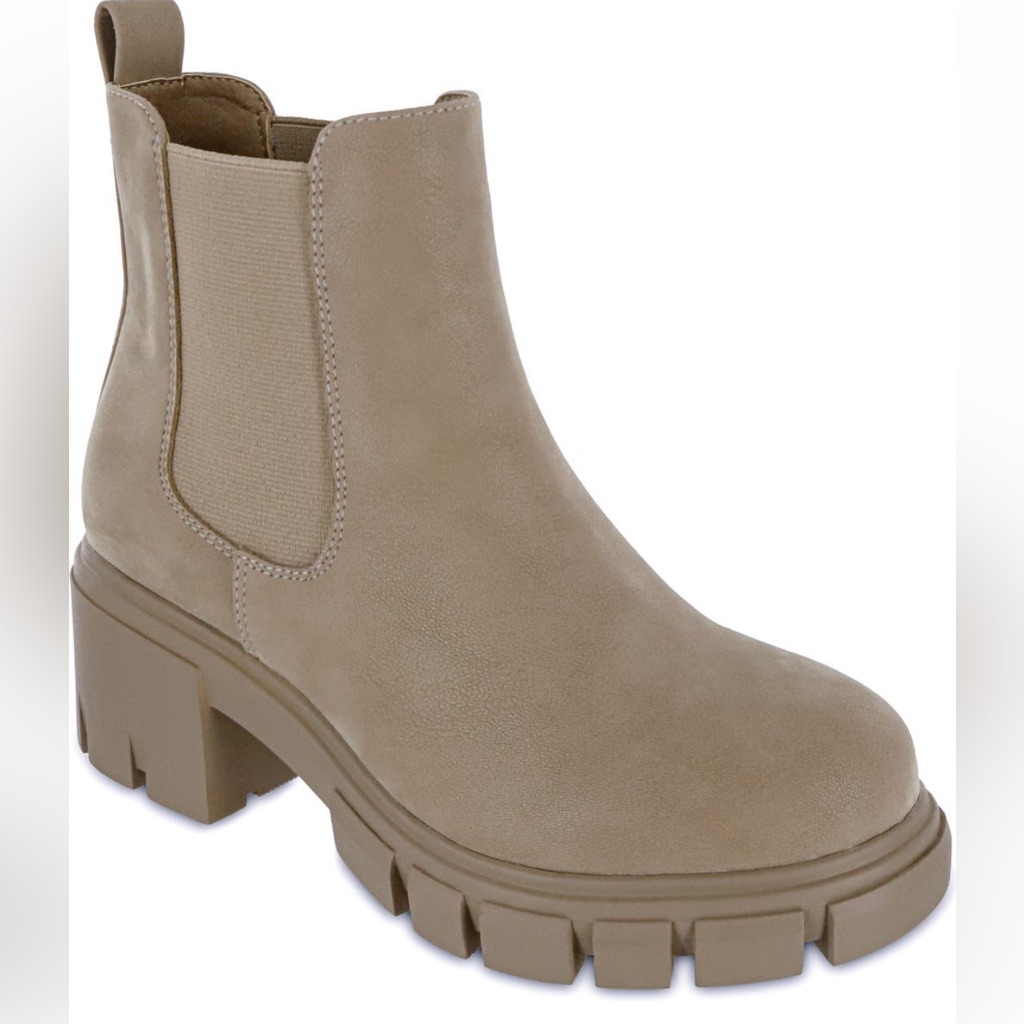 Mia Ivy Lug Sole Chelsea Boot